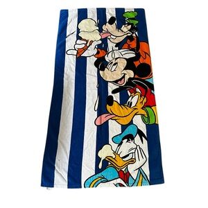 EUC 🌟🌟 Host Pick 🌟Disney Character Beach Towel